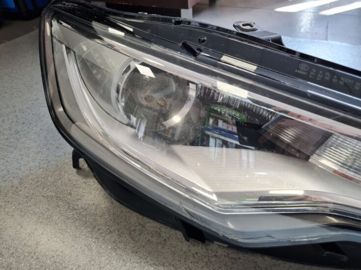 Priekšējais labais lukturis priekš AUDI A6 C7 2011-2016