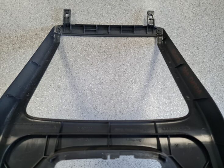 Centrālās konsoles dekoratīvais rāmis priekš VOLVO V70 2009