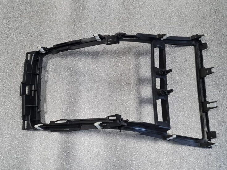 Centrālās konsoles dekoratīvais rāmis priekš MAZDA 6 2008
