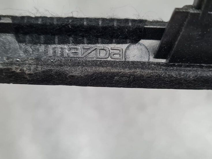 Centrālās konsoles dekoratīvais rāmis priekš MAZDA 6 2008